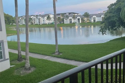 Condo in Doral, Florida, 2 bedrooms  № 2044680 - photo 17