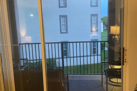 Condo in Doral, Florida, 2 bedrooms  № 2044680 - photo 16