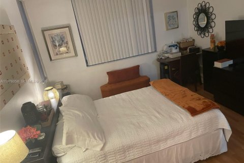 Condo in Doral, Florida, 2 bedrooms  № 2044680 - photo 13