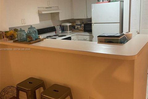 Condo in Doral, Florida, 2 bedrooms  № 2044680 - photo 14