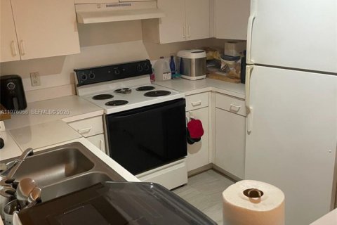 Condo in Doral, Florida, 2 bedrooms  № 2044680 - photo 15