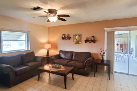 Casa en venta en Tamarac, Florida, 2 dormitorios, 175.03 m2 № 1412199 - foto 8