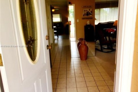 Casa en venta en Tamarac, Florida, 2 dormitorios, 175.03 m2 № 1412199 - foto 5