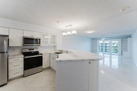 Condominio en venta en Pompano Beach, Florida, 2 dormitorios, 130.06 m2 № 2083757 - foto 13