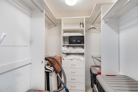 Copropriété à vendre à Miami, Floride: 2 chambres, 135.54 m2 № 1922391 - photo 17
