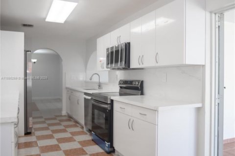 Купить виллу или дом в Майами, Флорида 5 спален, 224.92м2, № 1947087 - фото 12