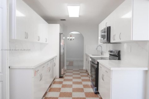Купить виллу или дом в Майами, Флорида 5 спален, 224.92м2, № 1947087 - фото 5