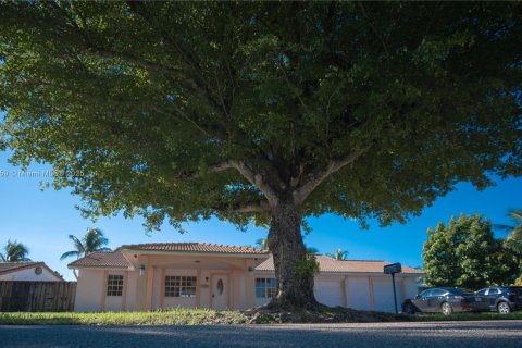 Купить виллу или дом в Майами, Флорида 5 спален, 224.92м2, № 1947087 - фото 2