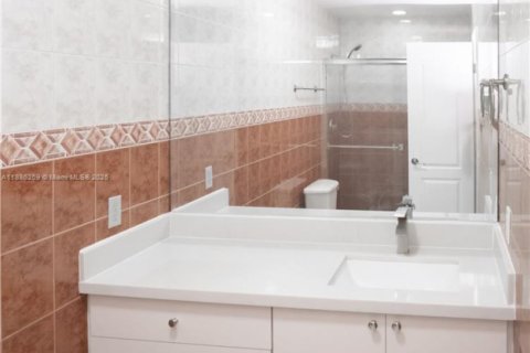 Купить виллу или дом в Майами, Флорида 5 спален, 224.92м2, № 1947087 - фото 19