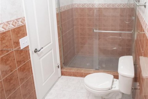 Купить виллу или дом в Майами, Флорида 5 спален, 224.92м2, № 1947087 - фото 20