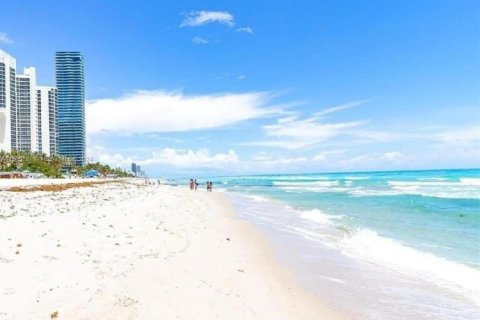 Condo in Sunny Isles Beach, Florida  № 1861924 - photo 21