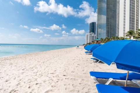 Condo in Sunny Isles Beach, Florida  № 1861924 - photo 20