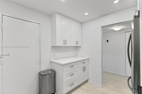 Купить кондоминиум в Холливуд, Флорида 2 спальни, 117.99м2, № 1983381 - фото 8