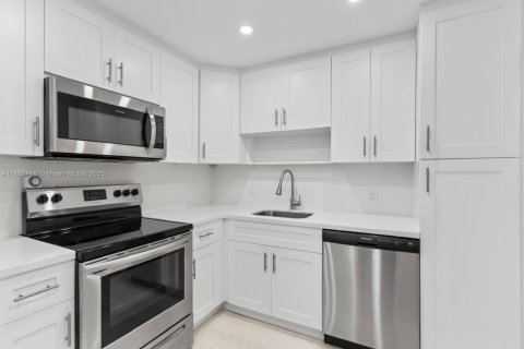 Купить кондоминиум в Холливуд, Флорида 2 спальни, 117.99м2, № 1983381 - фото 5