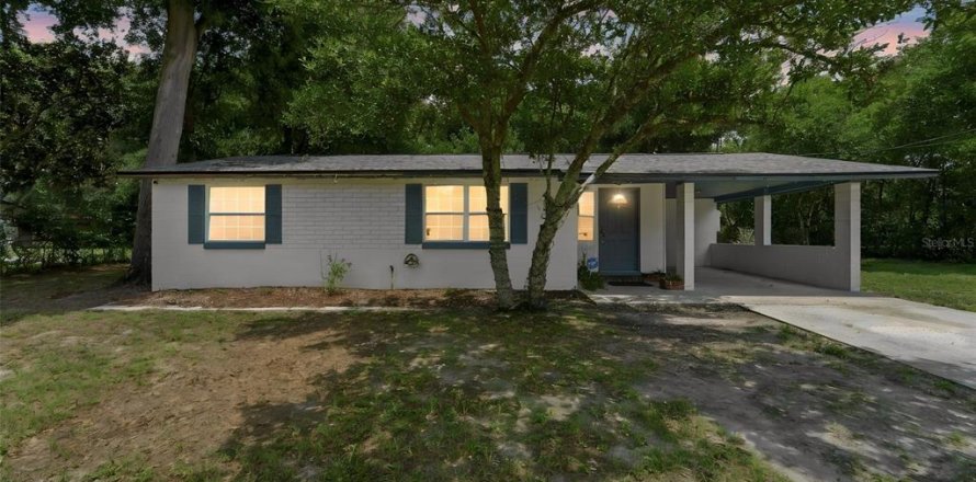 House in DeBary, Florida 2 bedrooms, 89.84 sq.m. № 2203521