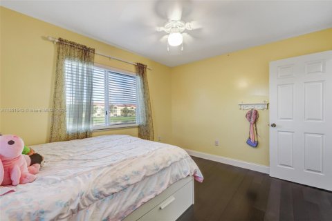 House in Cutler Bay, Florida 3 bedrooms, 197.7 sq.m. № 1944619 - photo 28