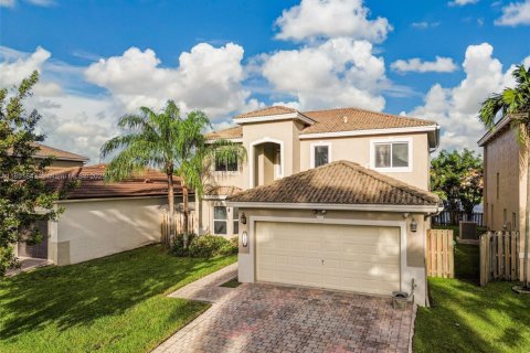 House in Cutler Bay, Florida 3 bedrooms, 197.7 sq.m. № 1944619 - photo 2