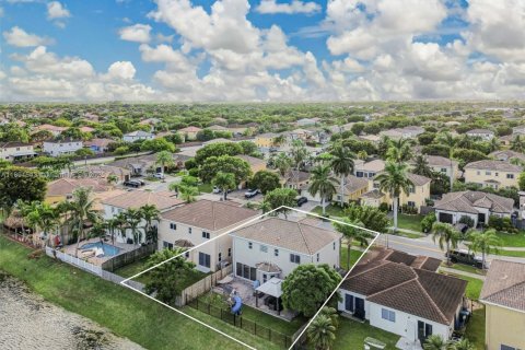 House in Cutler Bay, Florida 3 bedrooms, 197.7 sq.m. № 1944619 - photo 6