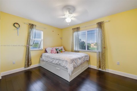 House in Cutler Bay, Florida 3 bedrooms, 197.7 sq.m. № 1944619 - photo 26