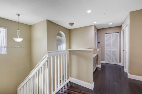 House in Cutler Bay, Florida 3 bedrooms, 197.7 sq.m. № 1944619 - photo 25