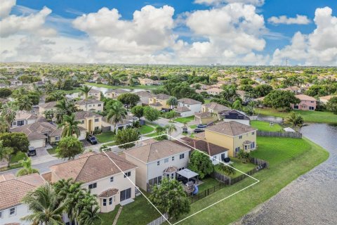 House in Cutler Bay, Florida 3 bedrooms, 197.7 sq.m. № 1944619 - photo 8
