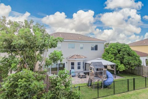 House in Cutler Bay, Florida 3 bedrooms, 197.7 sq.m. № 1944619 - photo 11