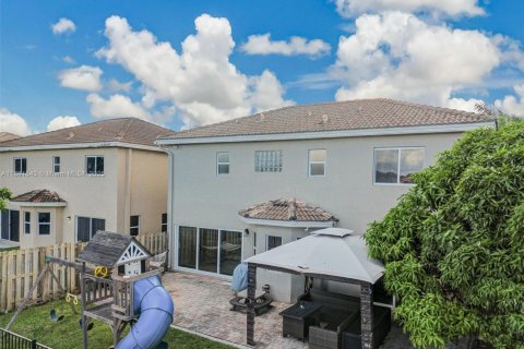 House in Cutler Bay, Florida 3 bedrooms, 197.7 sq.m. № 1944619 - photo 10