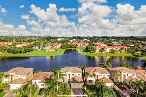 House in Cutler Bay, Florida 3 bedrooms, 197.7 sq.m. № 1944619 - photo 17