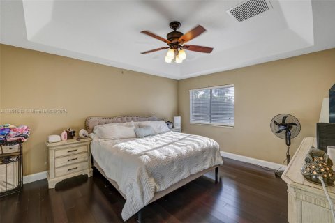 House in Cutler Bay, Florida 3 bedrooms, 197.7 sq.m. № 1944619 - photo 20