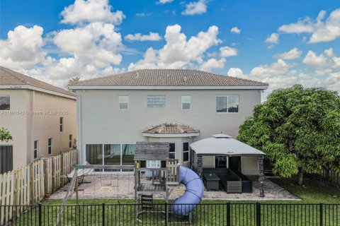 House in Cutler Bay, Florida 3 bedrooms, 197.7 sq.m. № 1944619 - photo 9