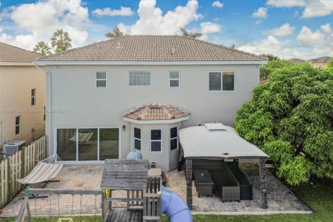 House in Cutler Bay, Florida 3 bedrooms, 197.7 sq.m. № 1944619 - photo 12