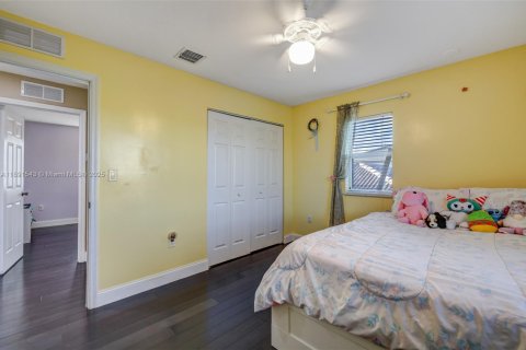 House in Cutler Bay, Florida 3 bedrooms, 197.7 sq.m. № 1944619 - photo 27