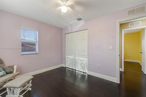 House in Cutler Bay, Florida 3 bedrooms, 197.7 sq.m. № 1944619 - photo 30