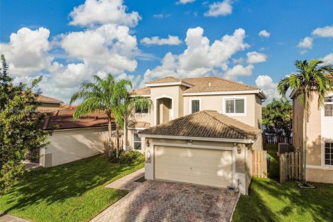 House in Cutler Bay, Florida 3 bedrooms, 197.7 sq.m. № 1944619 - photo 4
