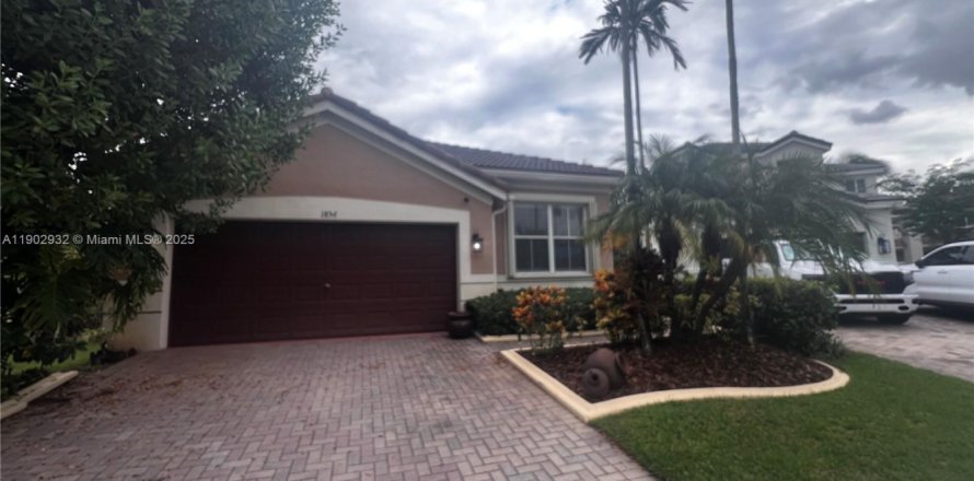 Дом в Уэстон, Флорида 3 спальни, 154.4м2 № 1954293