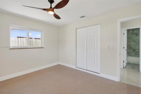 Casa en venta en Hollywood, Florida, 3 dormitorios, 140.28 m2 № 2049927 - foto 24