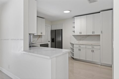 Casa en venta en Hollywood, Florida, 3 dormitorios, 140.28 m2 № 2049927 - foto 10