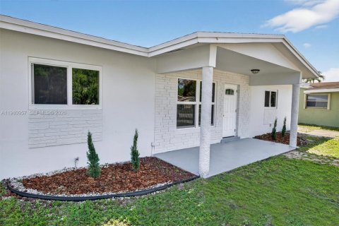 Casa en venta en Hollywood, Florida, 3 dormitorios, 140.28 m2 № 2049927 - foto 2
