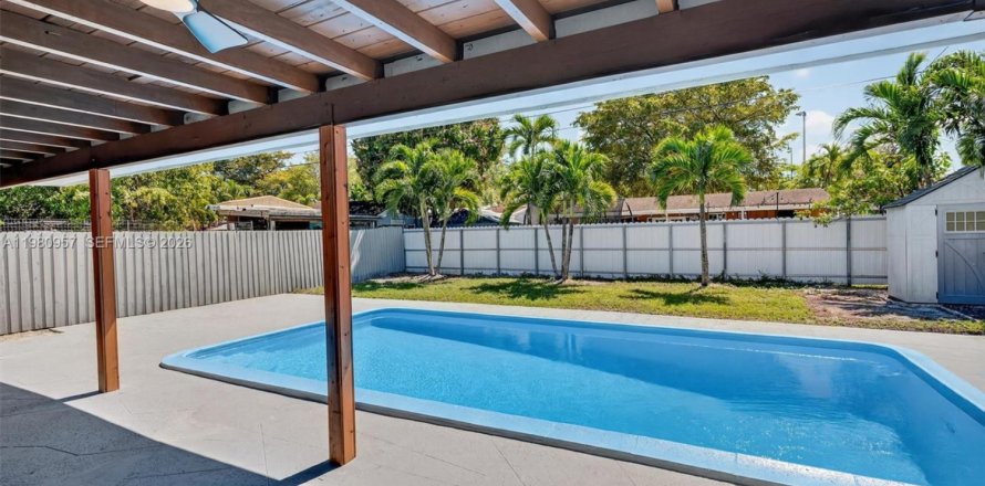 Casa en Hollywood, Florida 3 dormitorios, 140.28 m2 № 2049927