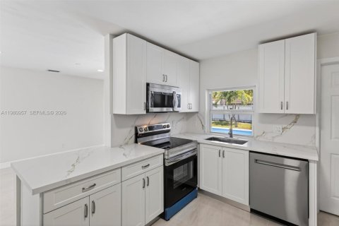 Casa en venta en Hollywood, Florida, 3 dormitorios, 140.28 m2 № 2049927 - foto 11