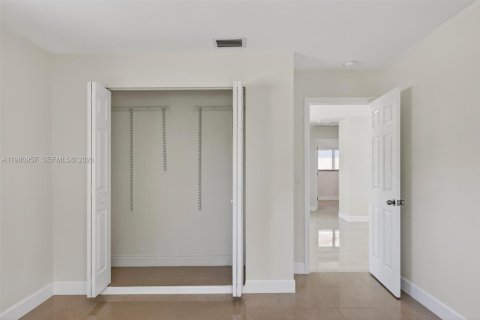 Casa en venta en Hollywood, Florida, 3 dormitorios, 140.28 m2 № 2049927 - foto 19