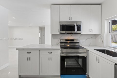 Casa en venta en Hollywood, Florida, 3 dormitorios, 140.28 m2 № 2049927 - foto 12