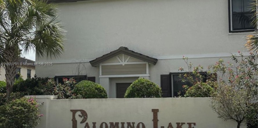 Townhouse in Davie, Florida 3 bedrooms, 133.59 sq.m. № 1920143