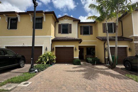 Townhouse in Davie, Florida 3 bedrooms, 133.59 sq.m. № 1920143 - photo 3