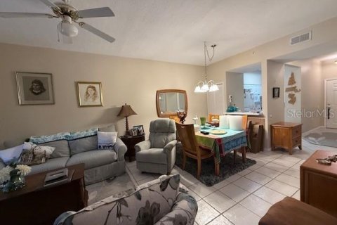 Condo in Sarasota, Florida, 2 bedrooms № 2206534 - photo 4