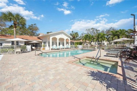 Condo in Sarasota, Florida, 2 bedrooms № 2206534 - photo 17
