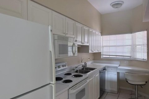 Condo in Sarasota, Florida, 2 bedrooms № 2206534 - photo 3