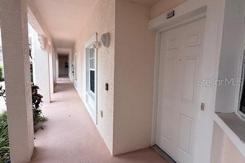 Condo in Sarasota, Florida, 2 bedrooms № 2206534 - photo 2