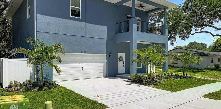 Villa ou maison à Saint Petersburg, Floride 5 chambres, 224.08 m2 № 2124020