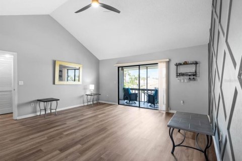 Condo in Sun City Center, Florida, 2 bedrooms  № 1750244 - photo 13